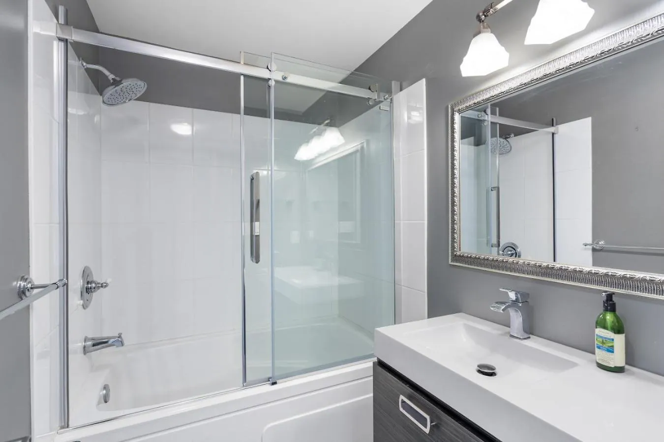 192-1328 Nanton Ave.-Vicenta Villa Vancouver Holiday home